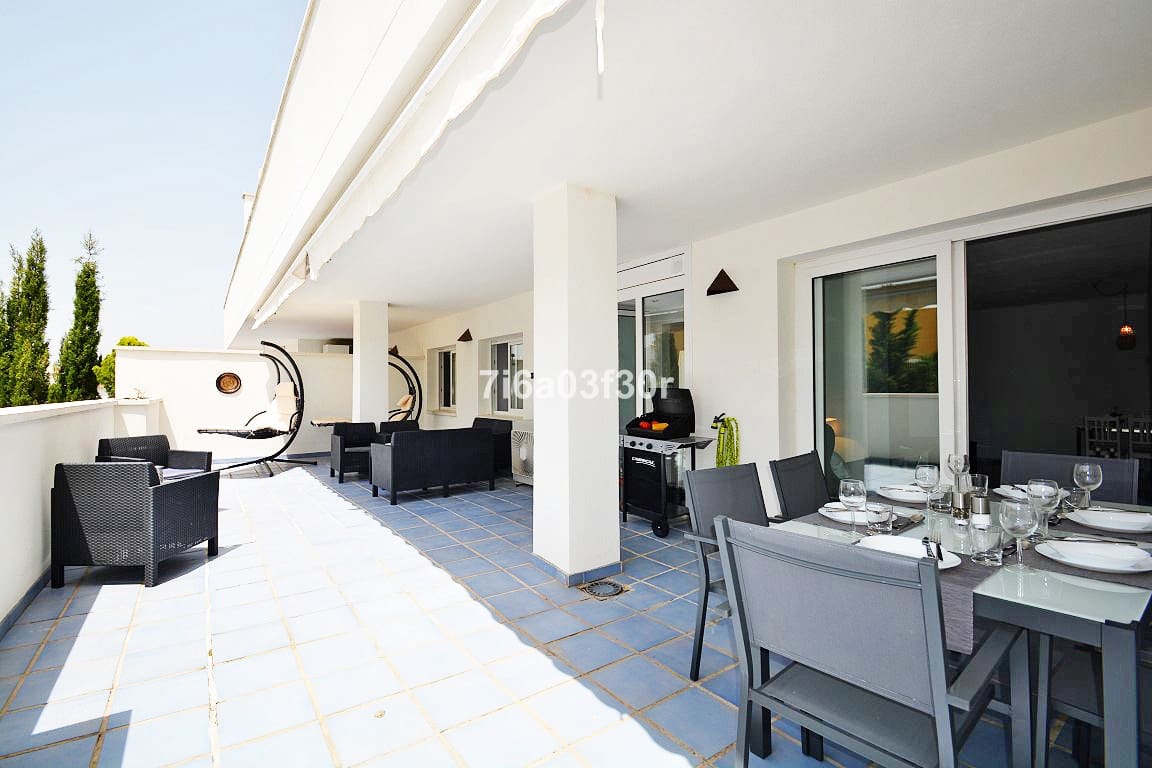 2 sovrum Lägenhet för semesterbostäder i Puerto Banus med pool garage - 1 200 € (Ref: 9757813)