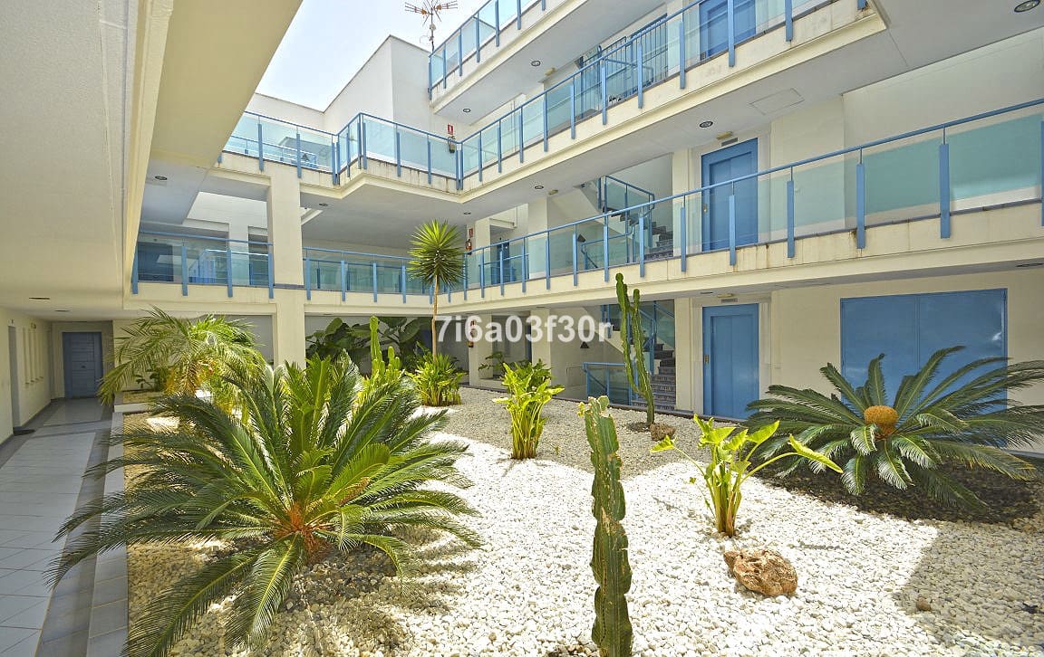 2 sovrum Lägenhet för semesterbostäder i Puerto Banus med pool garage - 1 200 € (Ref: 9757813)