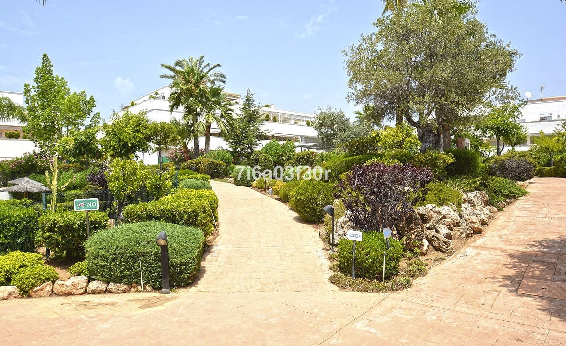2 sovrum Lägenhet för semesterbostäder i Puerto Banus med pool garage - 1 200 € (Ref: 9757813)