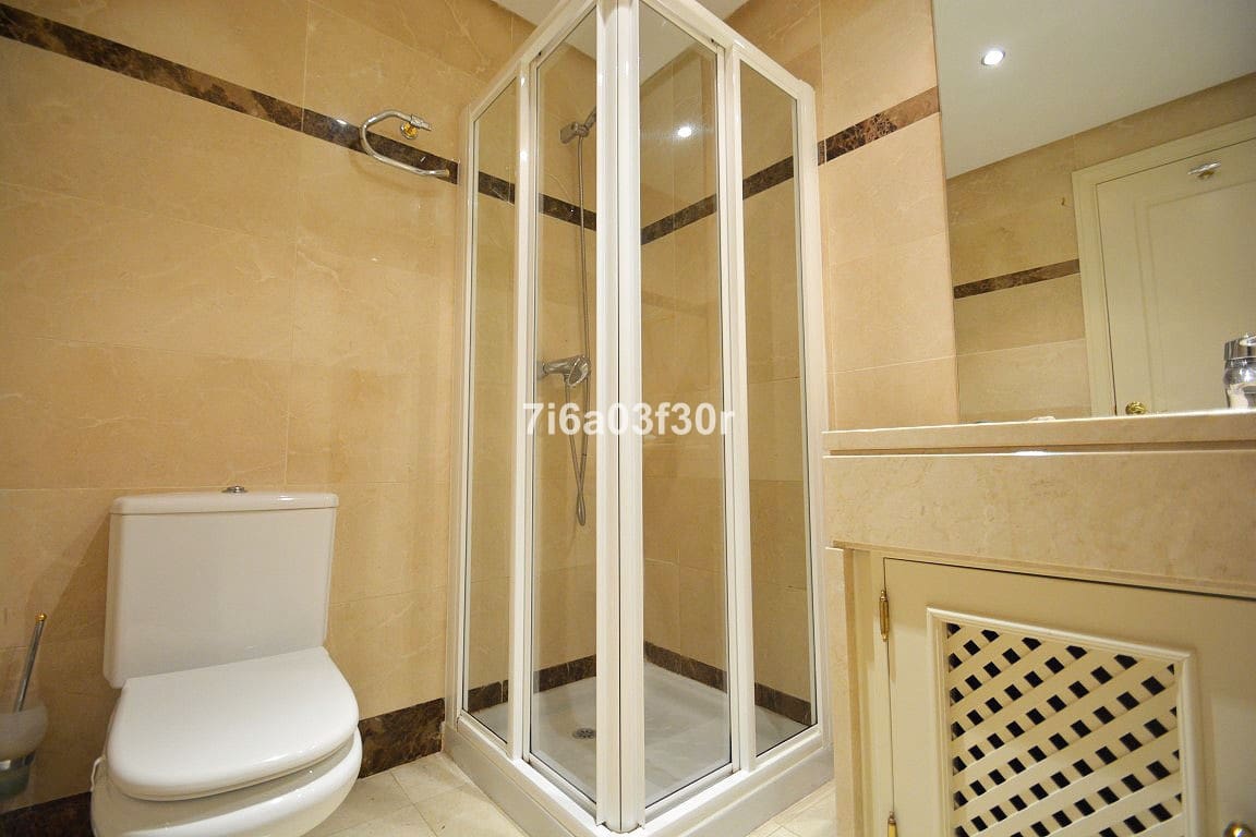 2 bedroom Apartment for holiday rental in Puerto Banus with pool garage - € 1,000 (Ref: 9757814)