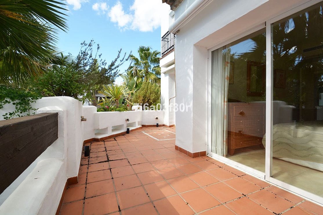2 sovrum Lägenhet för semesterbostäder i Puerto Banus med pool garage - 1 000 € (Ref: 9757814)