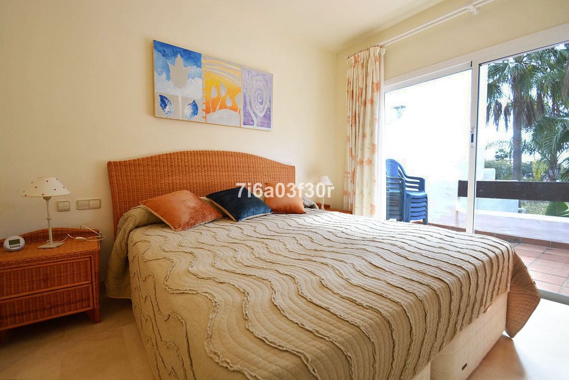 2 sovrum Lägenhet för semesterbostäder i Puerto Banus med pool garage - 1 000 € (Ref: 9757814)