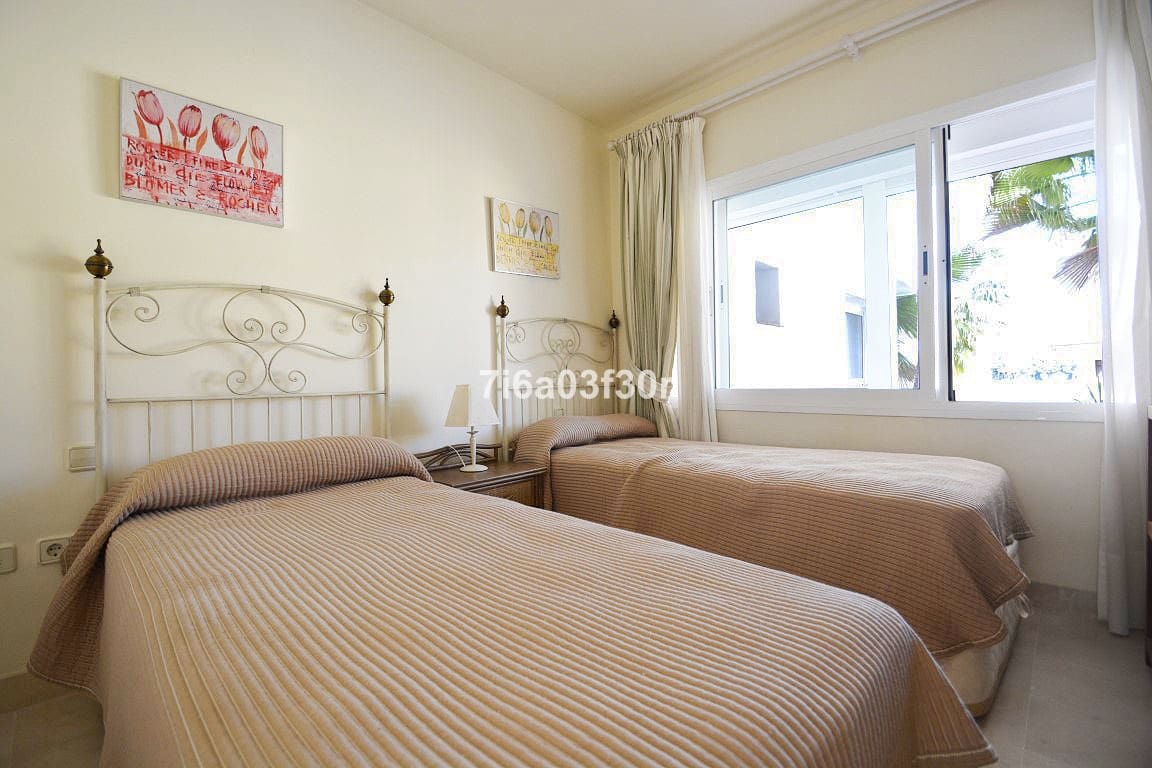 2 sovrum Lägenhet för semesterbostäder i Puerto Banus med pool garage - 1 000 € (Ref: 9757814)