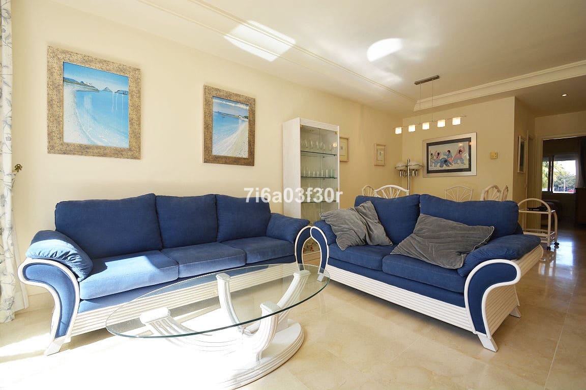 2 sovrum Lägenhet för semesterbostäder i Puerto Banus med pool garage - 1 000 € (Ref: 9757814)
