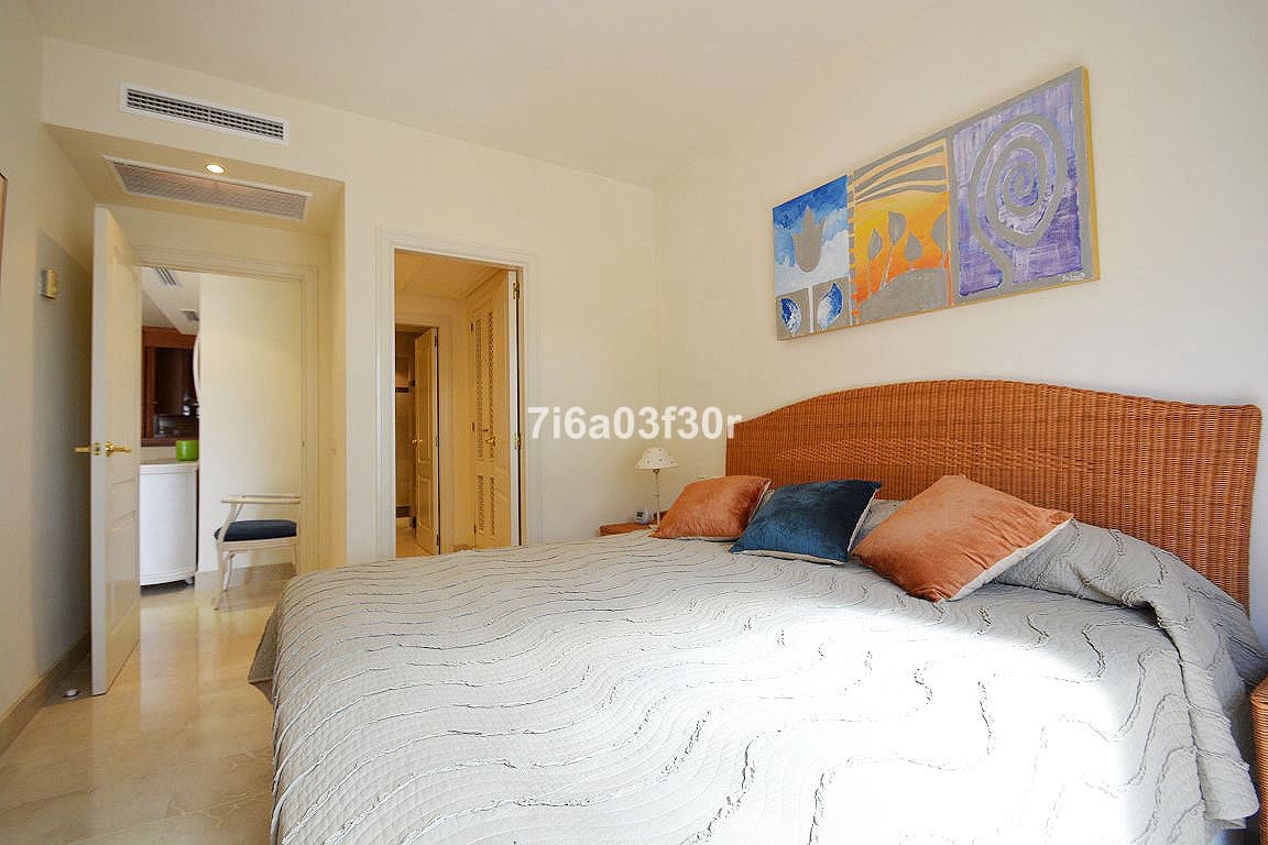 2 sovrum Lägenhet för semesterbostäder i Puerto Banus med pool garage - 1 000 € (Ref: 9757814)