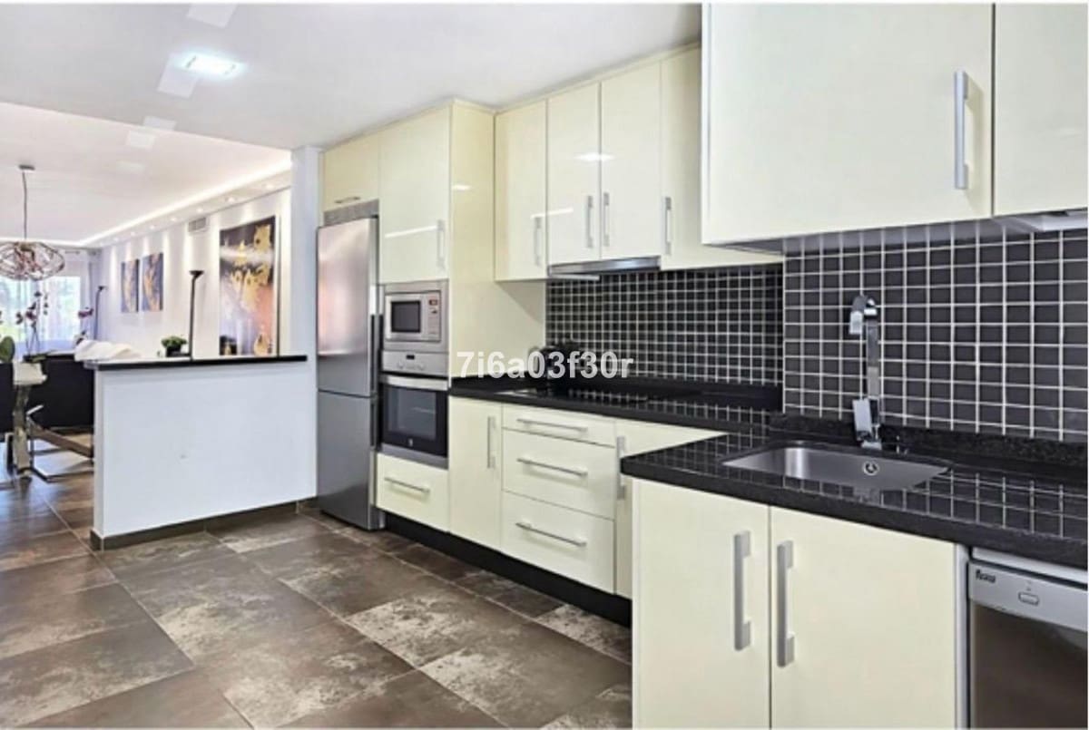 2 sovrum Lägenhet till salu i Estepona med pool garage - 495 000 € (Ref: 9763458)