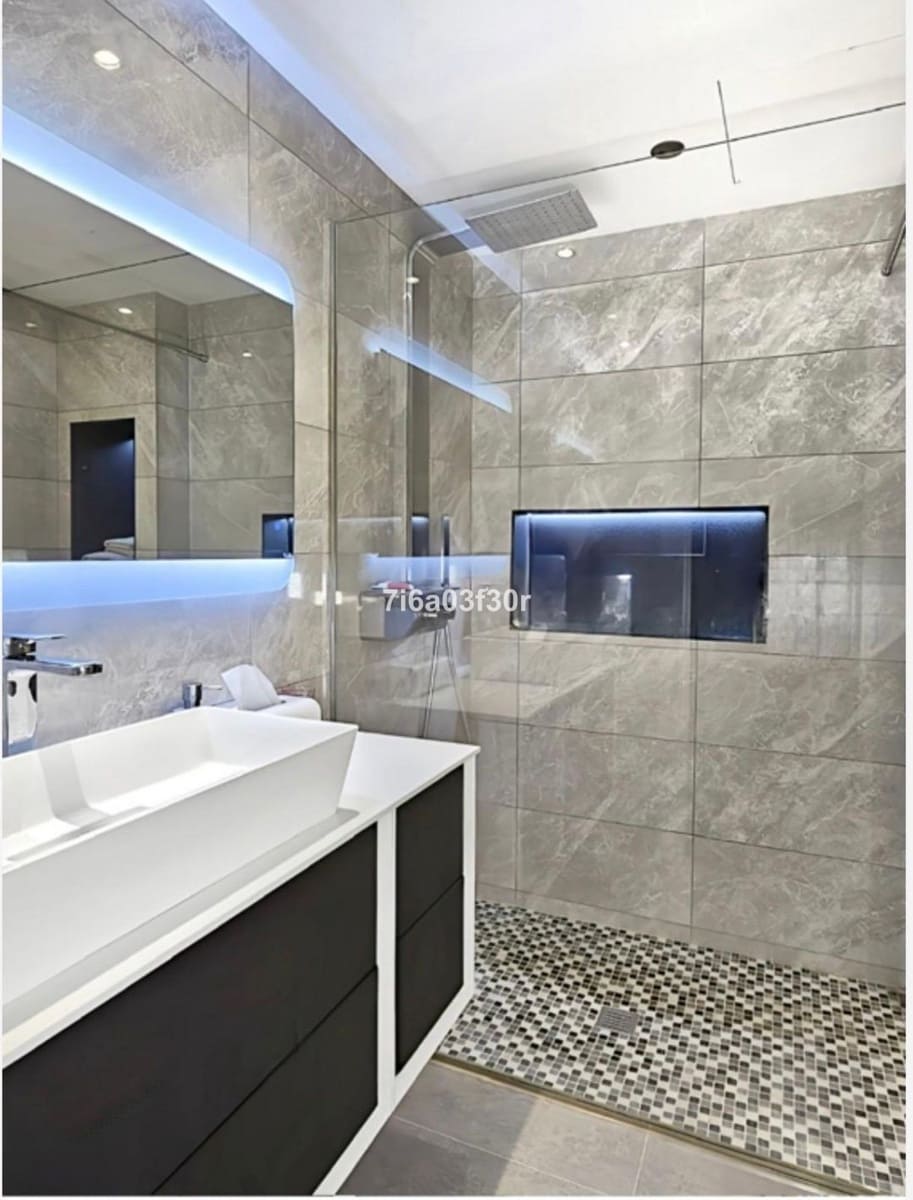 2 sovrum Lägenhet till salu i Estepona med pool garage - 495 000 € (Ref: 9763458)