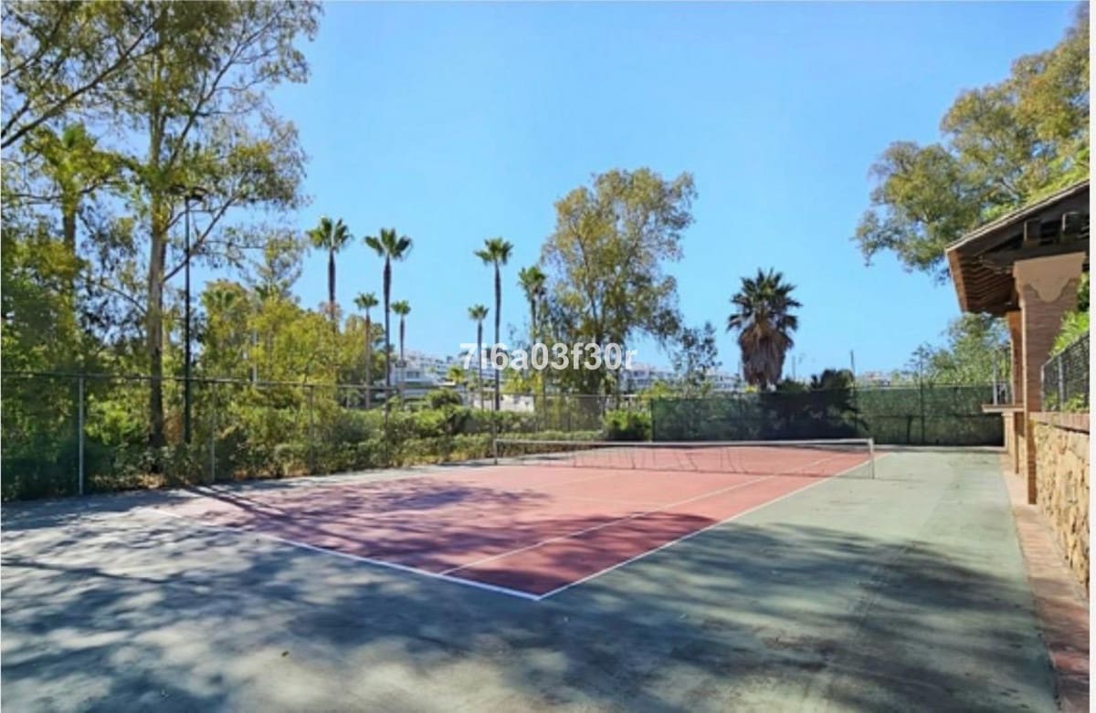 2 sovrum Lägenhet till salu i Estepona med pool garage - 495 000 € (Ref: 9763458)