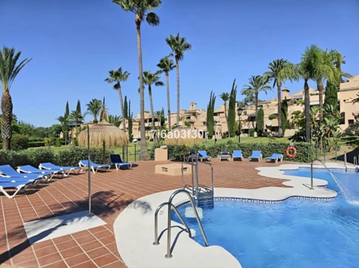 2 sovrum Lägenhet till salu i Estepona med pool garage - 495 000 € (Ref: 9763458)