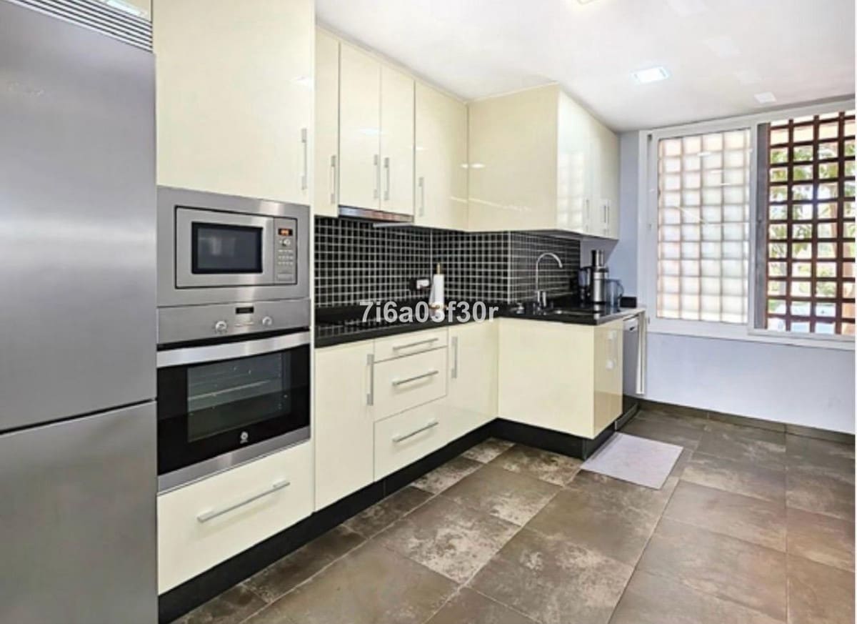2 bedroom Apartment for sale in Estepona with pool garage - € 465,000 (Ref: 9763458)