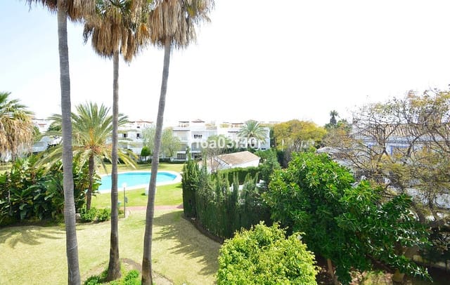   3 soveværelse   feriePenthouse i Costalita, Estepona med   swimmingpool   - € 800 (Ref: 9773539)