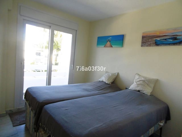   3 soveværelse   feriePenthouse i Costalita, Estepona med   swimmingpool   - € 800 (Ref: 9773539)