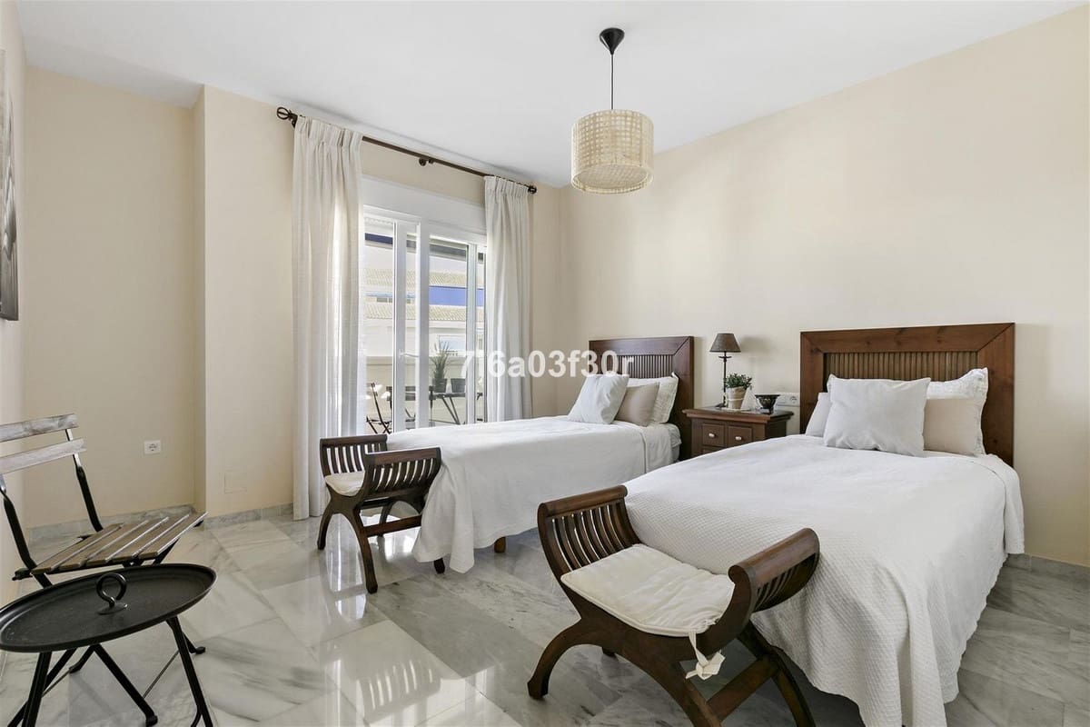 3 bedroom Apartment for sale in San Pedro de Alcantara with pool garage - € 930,000 (Ref: 9795648)