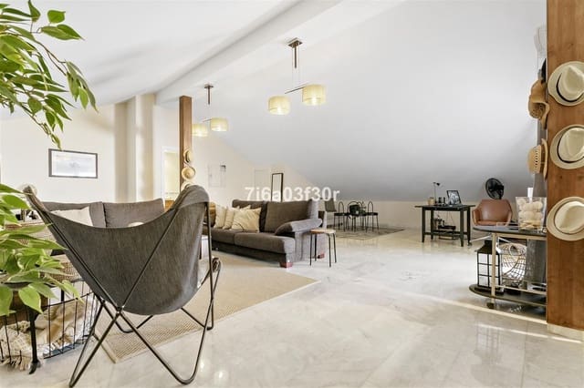 Apartamento de 3 habitaciones en San Pedro de Alcantara, Marbella en alquiler con piscina garaje - 3.300 € (Ref: 9795649)