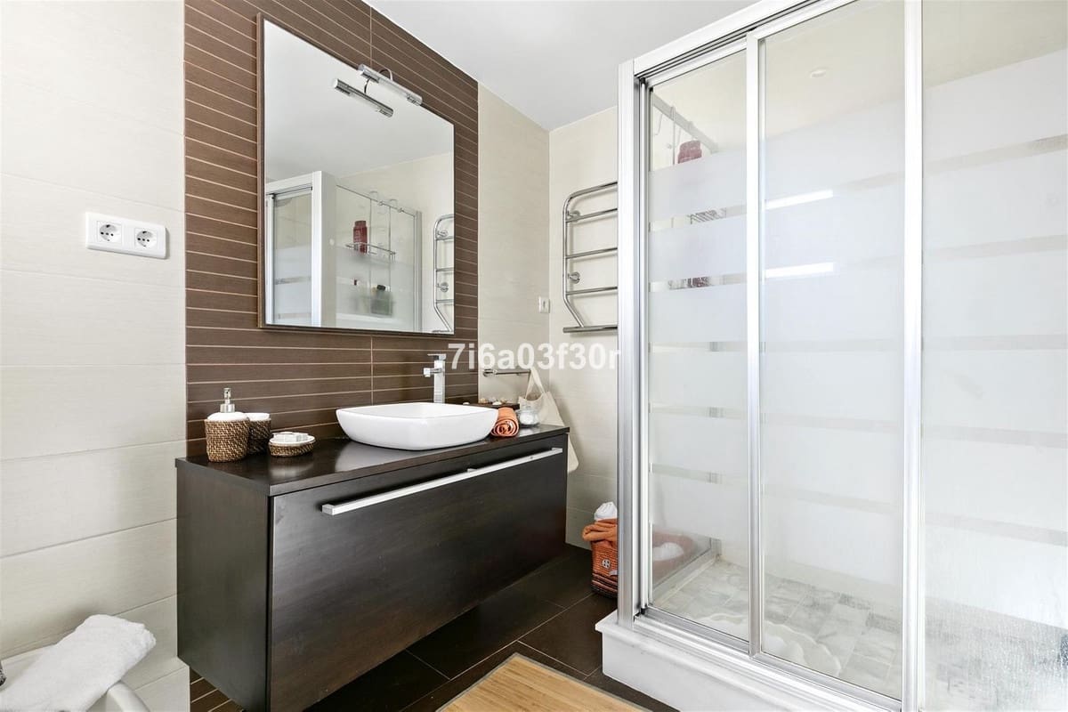 Apartamento de 3 habitaciones en San Pedro de Alcantara en alquiler con piscina garaje - 3.300 € (Ref: 9795649)