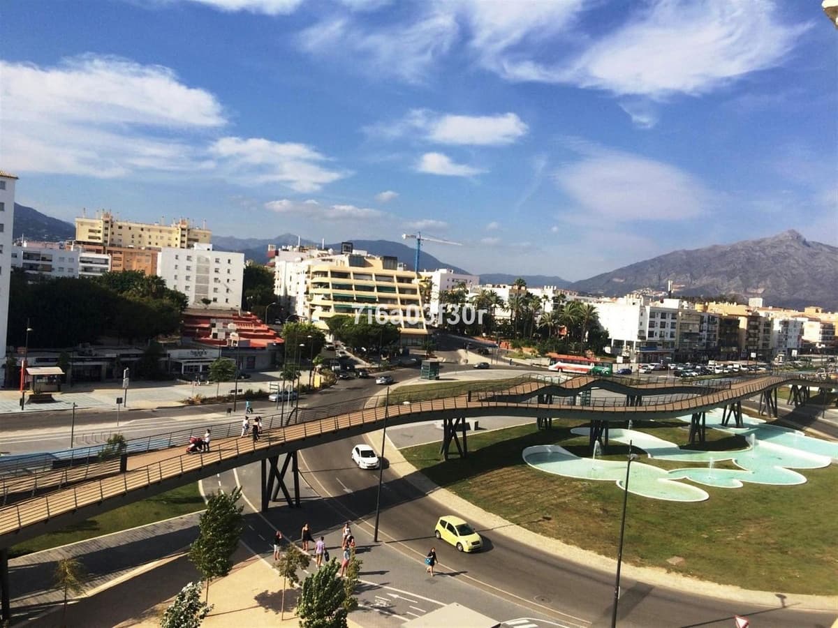 Apartamento de 3 habitaciones en San Pedro de Alcantara en alquiler con piscina garaje - 3.300 € (Ref: 9795649)