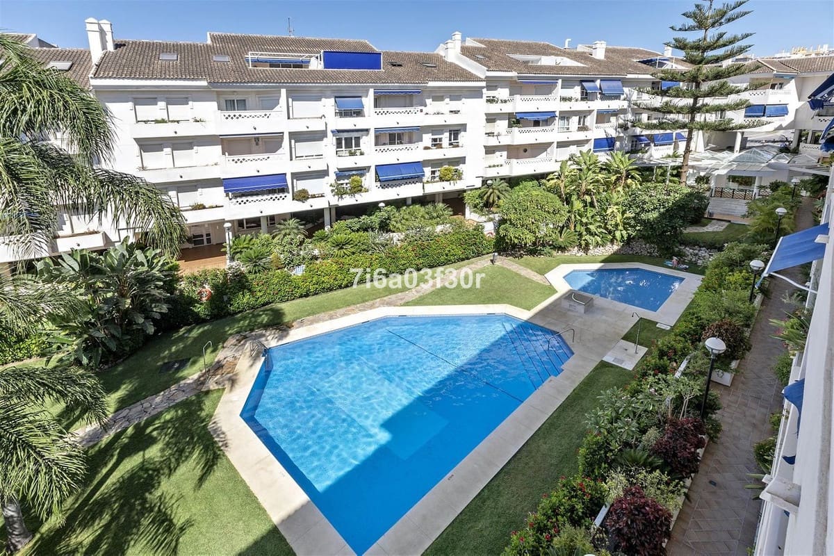 Apartamento de 3 habitaciones en San Pedro de Alcantara en alquiler con piscina garaje - 3.300 € (Ref: 9795649)