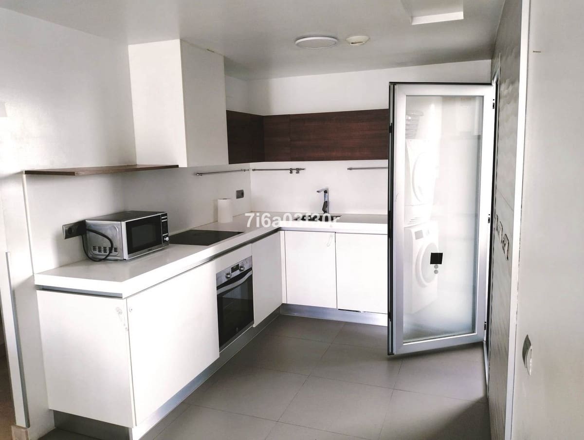 3 bedroom Penthouse for rent in San Pedro de Alcantara with pool garage - € 2,600 (Ref: 9828039)