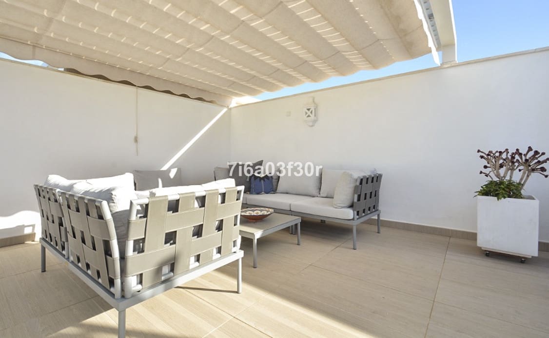 2 makuuhuone Kattohuoneisto vuokrattavana paikassa San Pedro de Alcantara mukana uima-altaan 
autotalli - 2 400 € (Ref: 9858706)