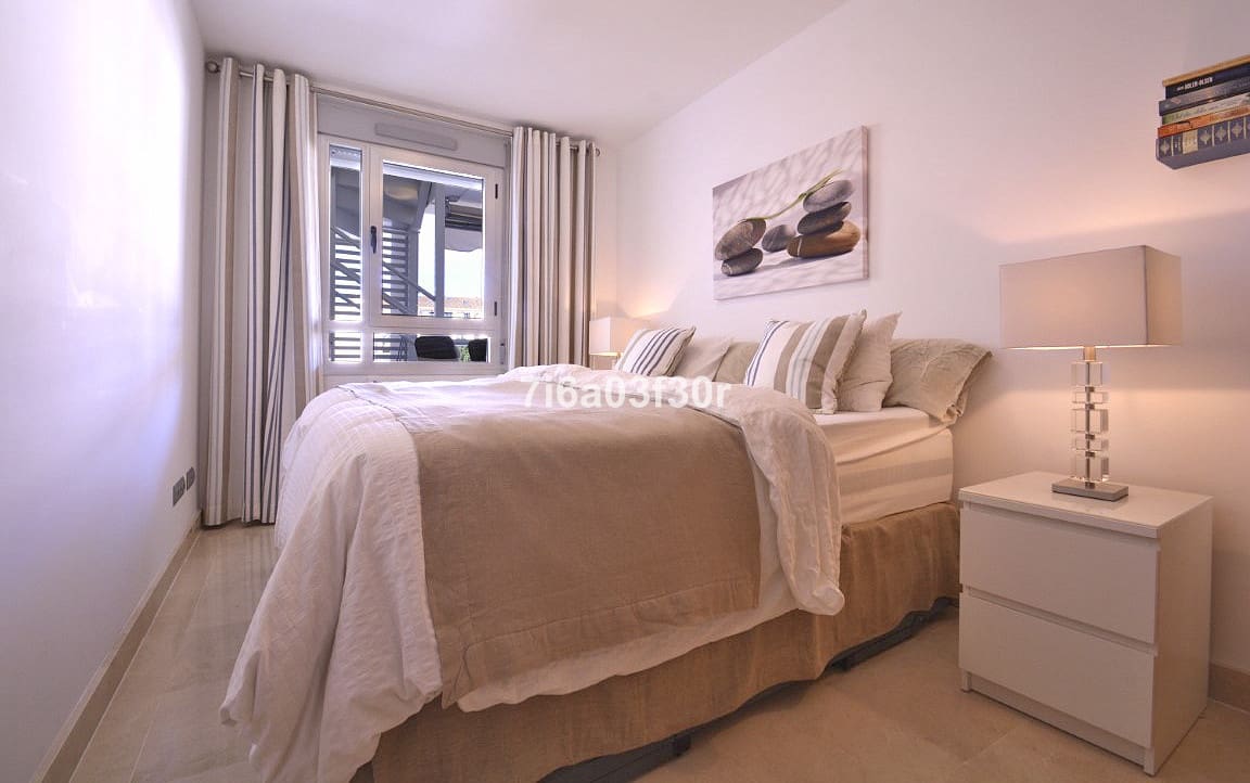 2 makuuhuone Kattohuoneisto vuokrattavana paikassa San Pedro de Alcantara mukana uima-altaan 
autotalli - 2 400 € (Ref: 9858706)