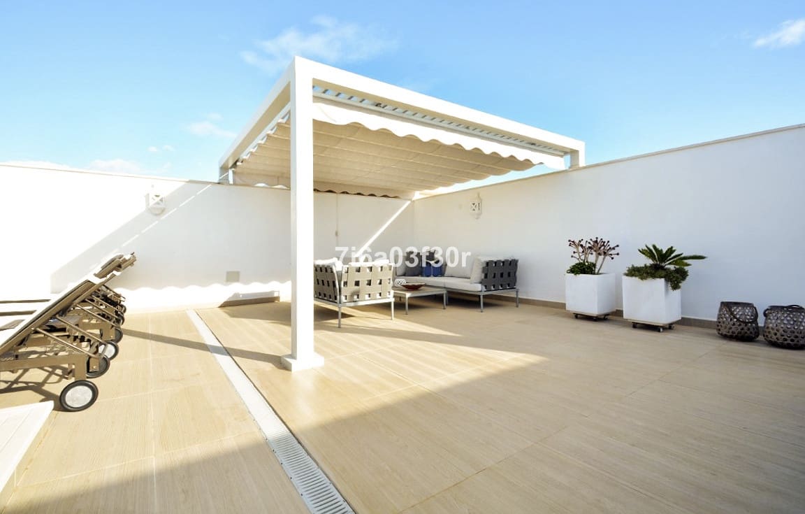 2 makuuhuone Kattohuoneisto vuokrattavana paikassa San Pedro de Alcantara mukana uima-altaan 
autotalli - 2 400 € (Ref: 9858706)
