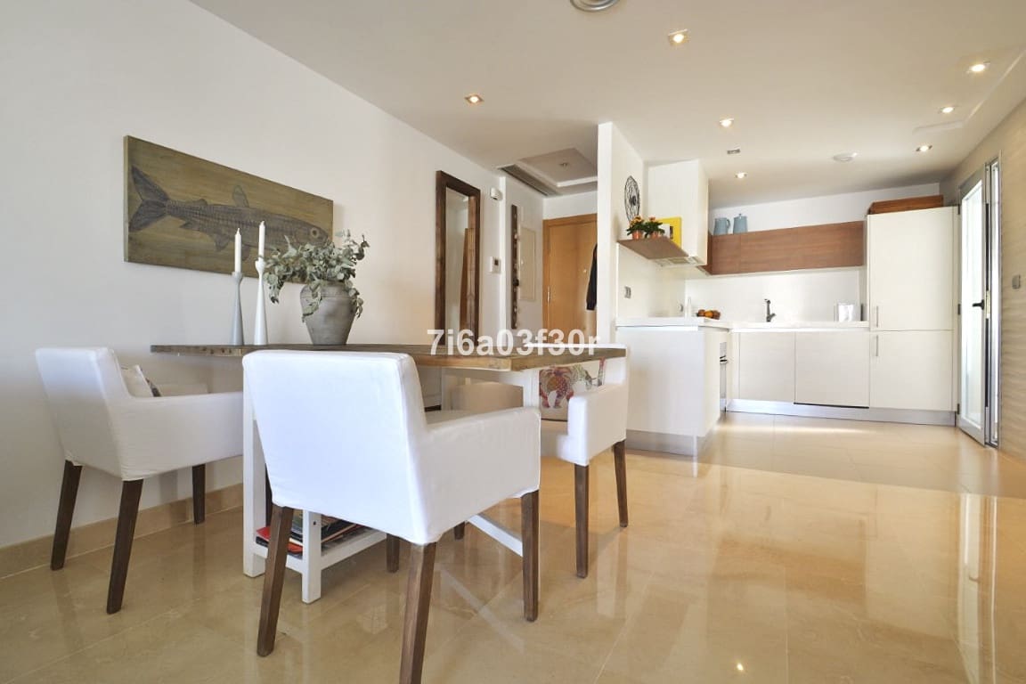 2 makuuhuone Kattohuoneisto vuokrattavana paikassa San Pedro de Alcantara mukana uima-altaan 
autotalli - 2 400 € (Ref: 9858706)