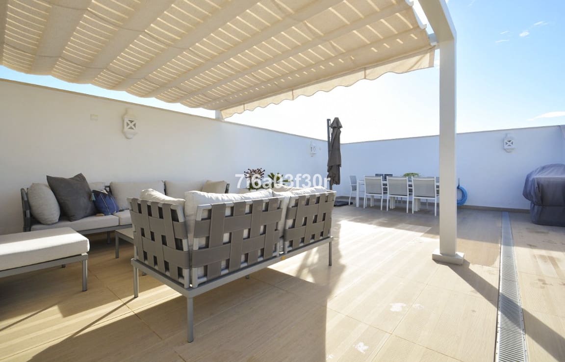 2 makuuhuone Kattohuoneisto vuokrattavana paikassa San Pedro de Alcantara mukana uima-altaan 
autotalli - 2 400 € (Ref: 9858706)