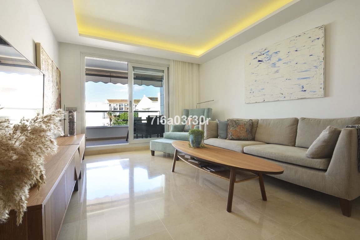2 makuuhuone Kattohuoneisto vuokrattavana paikassa San Pedro de Alcantara mukana uima-altaan 
autotalli - 2 400 € (Ref: 9858706)