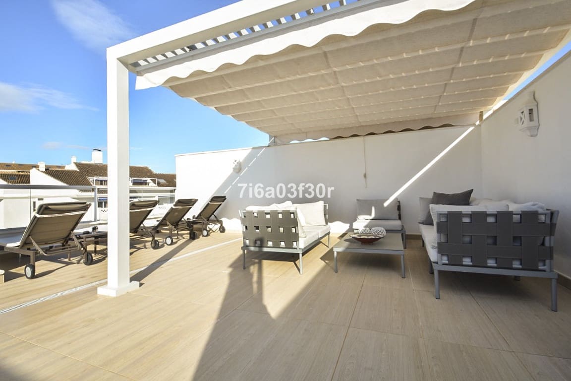 2 makuuhuone Kattohuoneisto vuokrattavana paikassa San Pedro de Alcantara mukana uima-altaan 
autotalli - 2 400 € (Ref: 9858706)