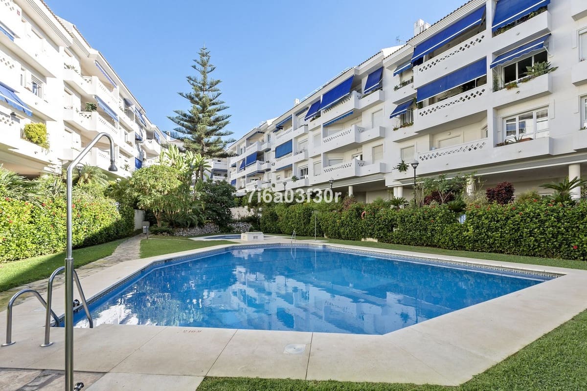 3 quarto Penthouse para arrendar em San Pedro de Alcantara com piscina garagem - 4 500 € (Ref: 9891351)