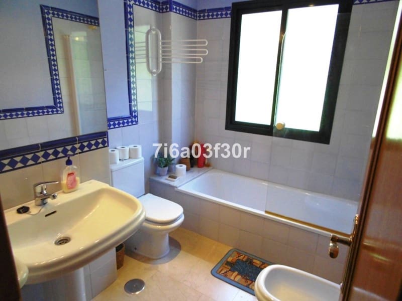   4 soveværelse   ferieLejlighed i San Pedro de Alcantara   med   swimmingpool  garage  - € 1.500 (Ref: 9893251)
