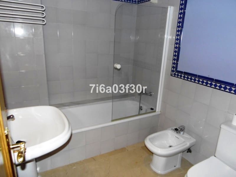   4 soveværelse   ferieLejlighed i San Pedro de Alcantara   med   swimmingpool  garage  - € 1.500 (Ref: 9893251)