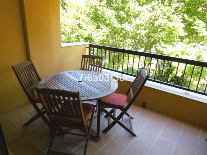   4 soveværelse   ferieLejlighed i San Pedro de Alcantara   med   swimmingpool  garage  - € 1.500 (Ref: 9893251)