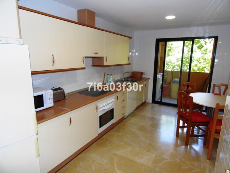   4 soveværelse   ferieLejlighed i San Pedro de Alcantara   med   swimmingpool  garage  - € 1.500 (Ref: 9893251)