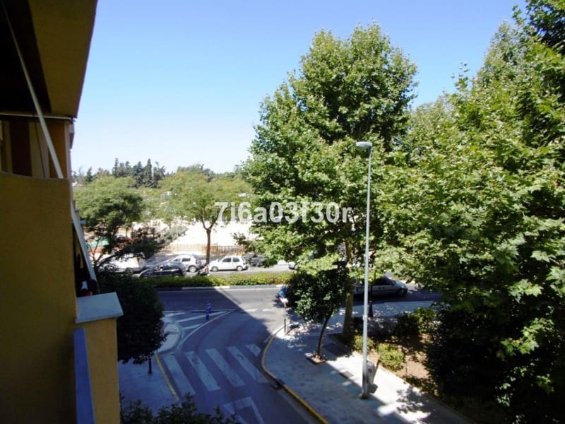   4 soveværelse   ferieLejlighed i San Pedro de Alcantara   med   swimmingpool  garage  - € 1.500 (Ref: 9893251)