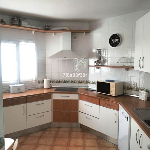 3 Zimmer Ferienpenthouse in San Pedro de Alcantara, Marbella mit Pool Garage - 1.000 € (Ref: 9905282)
