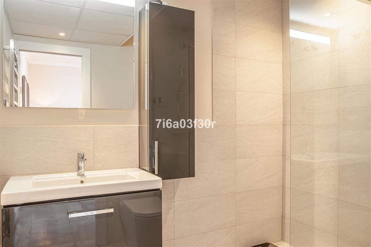 2 bedroom Apartment for sale in Marbella with pool garage - € 895,000 (Ref: 9909077)