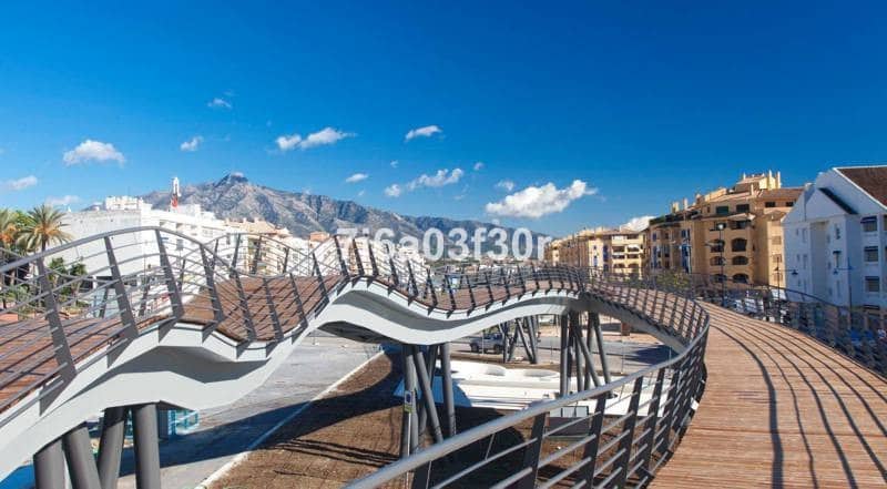 2 bedroom Apartment for sale in Marbella with pool garage - € 895,000 (Ref: 9909077)