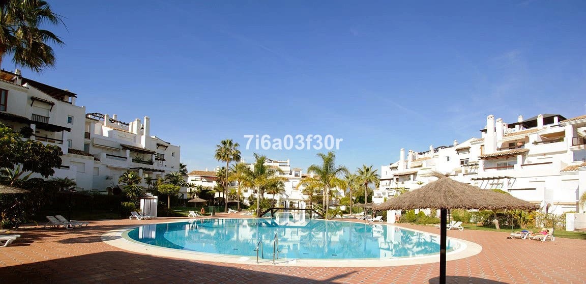 2 bedroom Apartment for sale in Marbella with pool garage - € 895,000 (Ref: 9909077)
