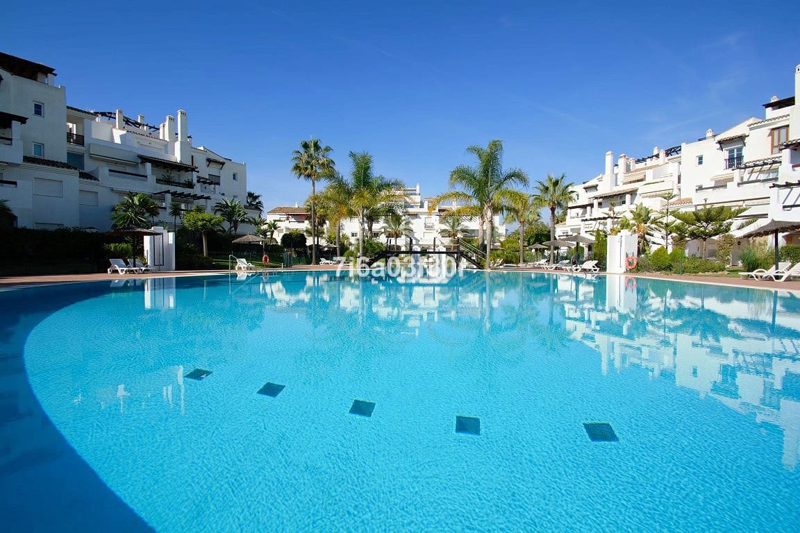 2 bedroom Apartment for sale in Marbella with pool garage - € 895,000 (Ref: 9909077)
