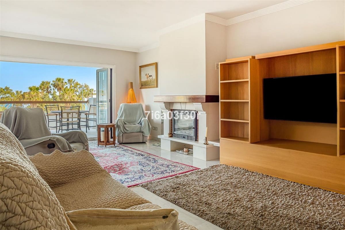 2 bedroom Apartment for sale in Marbella with pool garage - € 895,000 (Ref: 9909077)
