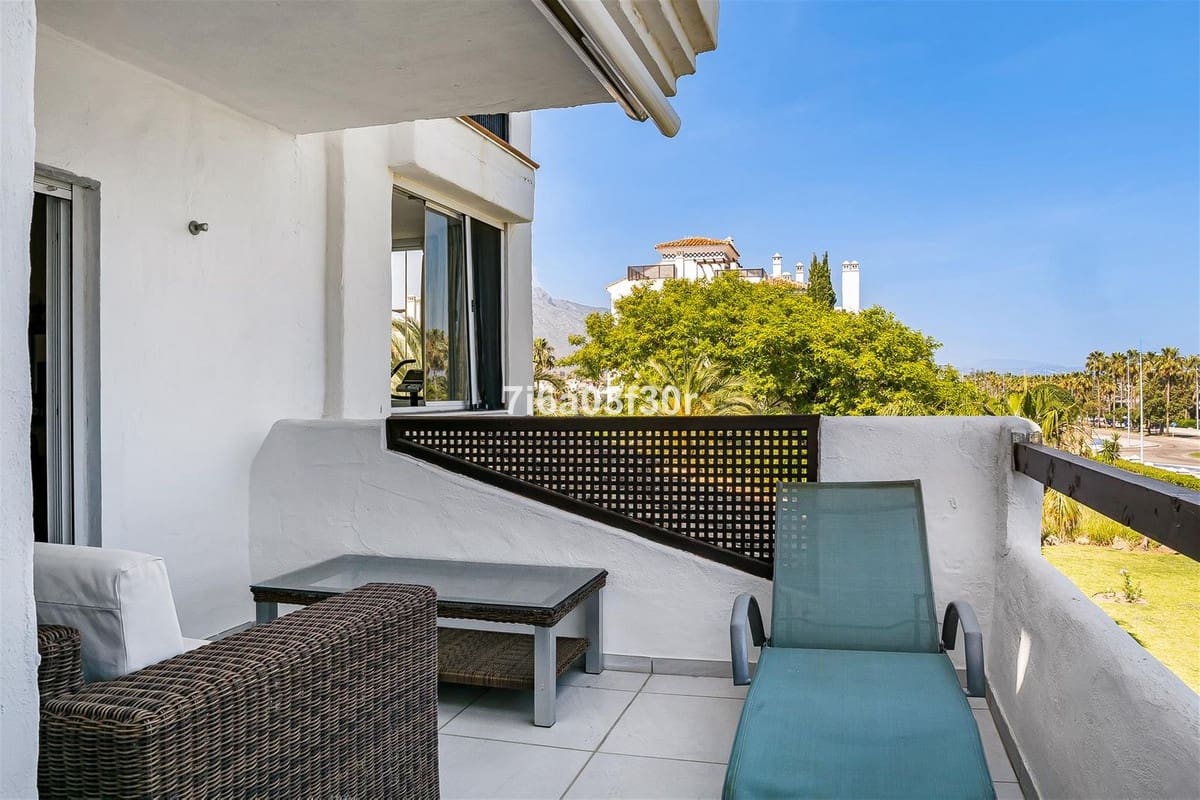 2 bedroom Apartment for sale in Marbella with pool garage - € 895,000 (Ref: 9909077)