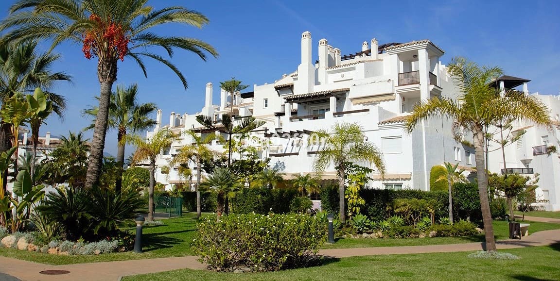2 bedroom Apartment for sale in Marbella with pool garage - € 895,000 (Ref: 9909077)