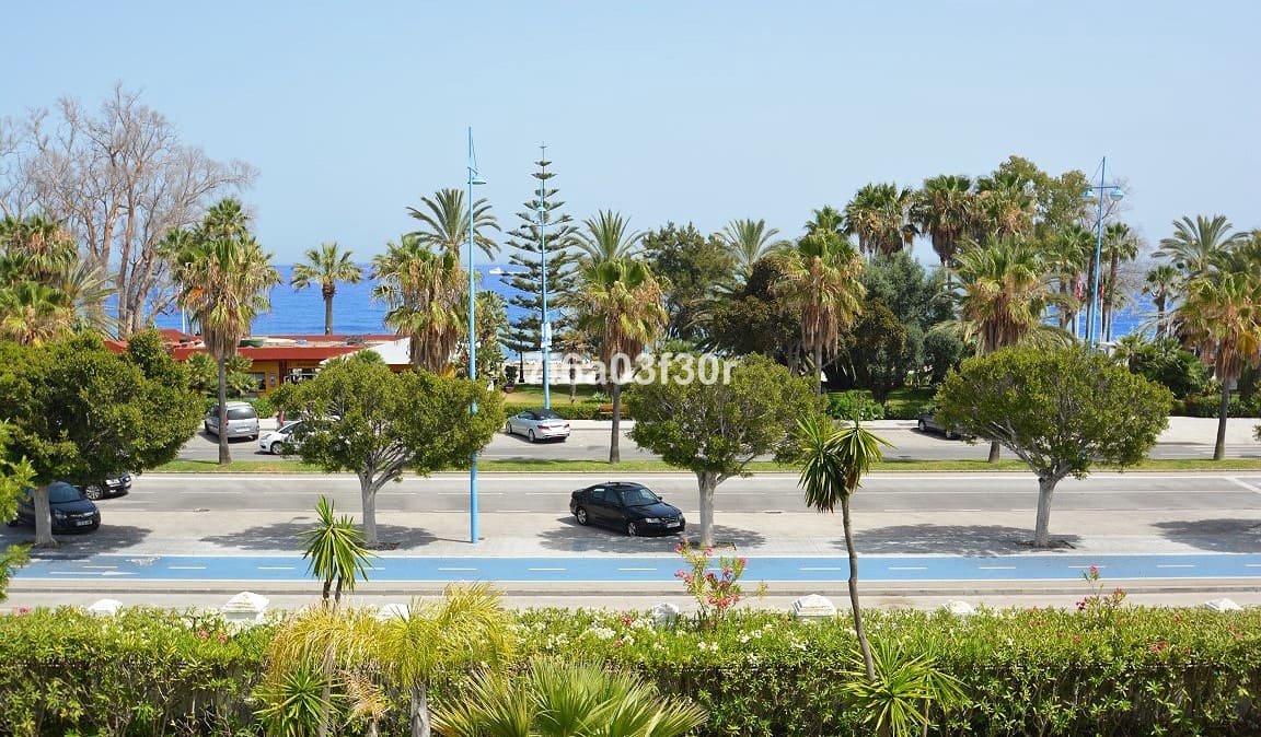 2 bedroom Apartment for sale in Marbella with pool garage - € 895,000 (Ref: 9909077)