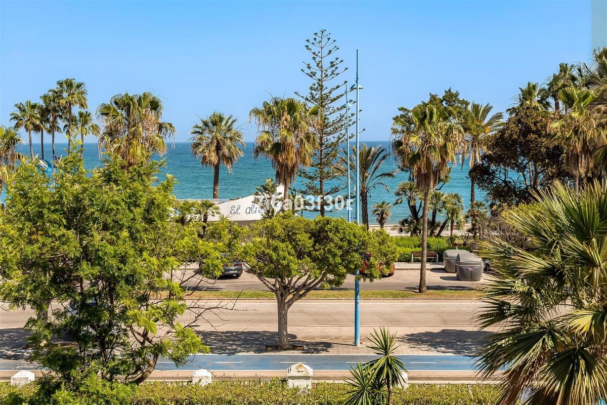 2 bedroom Apartment for sale in Marbella with pool garage - € 895,000 (Ref: 9909077)