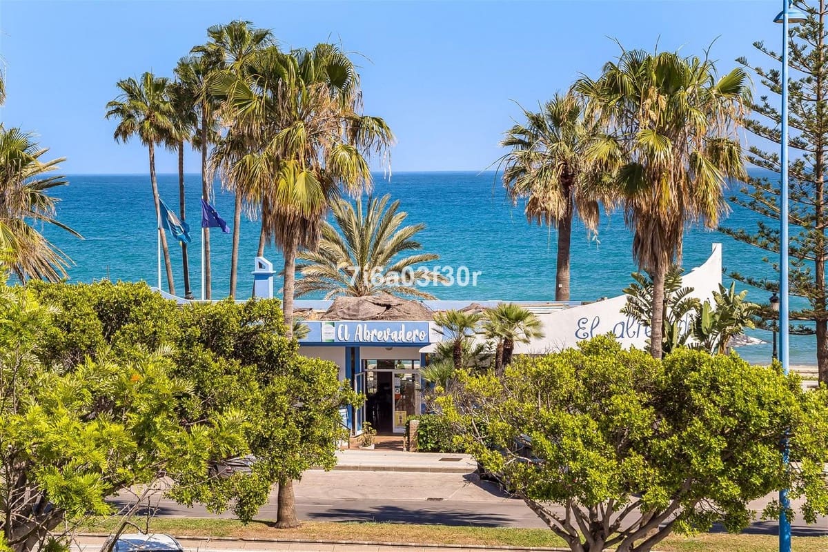 2 bedroom Apartment for sale in Marbella with pool garage - € 895,000 (Ref: 9909077)