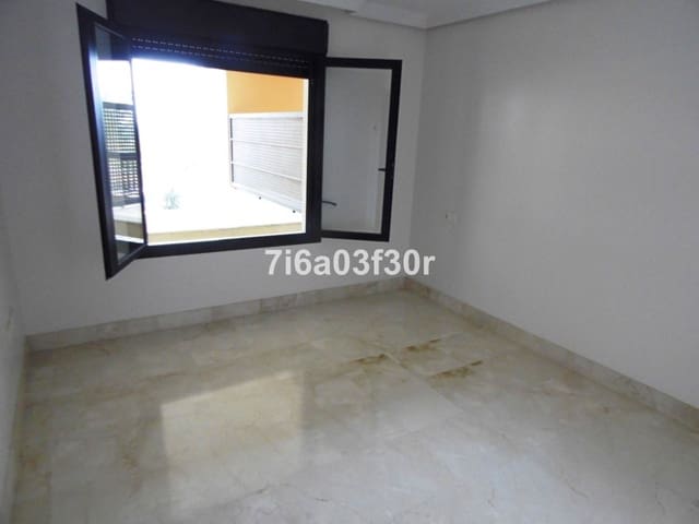 3 quarto Apartamento para arrendar em San Pedro de Alcantara, Marbella com piscina garagem - 1 600 € (Ref: 9937144)