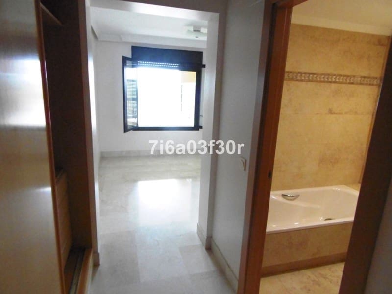 3 bedroom Apartment for rent in San Pedro de Alcantara with pool garage - € 1,600 (Ref: 9937144)