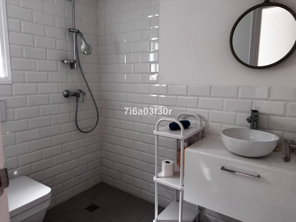 Villa/Maison de 4 chambres à louer à Guadalmina avec garage - 2 500 € (Ref: 9981414)