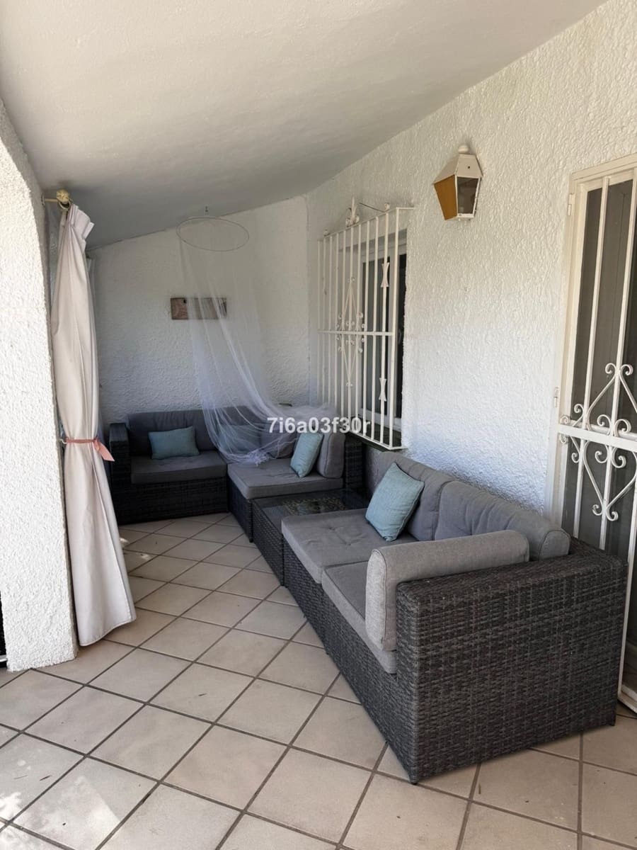 Villa/Maison de 4 chambres à louer à Guadalmina avec garage - 2 500 € (Ref: 9981414)